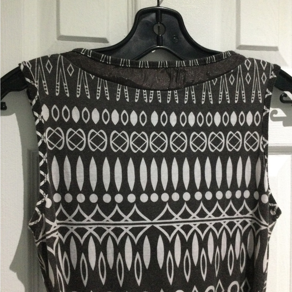 Geometric Sleeveless Top with Ruffled Hem - Picture 8 of 8